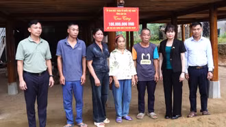 Trao hỗ trợ xây dựng nhà ở cho 3 hộ dân bị hỏa hoạn ở thôn Lằng Đáp, xã Nghĩa Đô