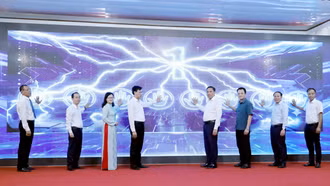 Phó Bí thư Thường trực Tỉnh ủy, Chủ tịch HĐND tỉnh Hoàng Giang dự lễ ra mắt “Thôn số” tại Yên Bình