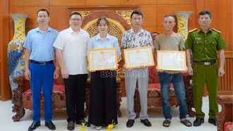 Mậu A: Khen thưởng đột xuất 3 công dân dũng cảm cứu người đuối nước giữa đêm khuya