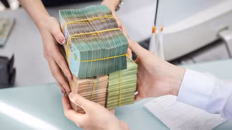 Yêu cầu các ngân hàng giảm lãi suất, công khai chênh lệch lãi suất huy động - cho vay