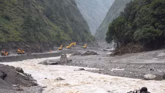 Tràn hồ chắn dòng ở biên giới Nepal và Trung Quốc khiến công tác cứu hộ phải tạm dừng