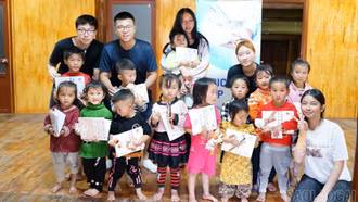 Nữ sinh chuyên Anh sáng tạo balo cứu trợ và ứng dụng chống bão lũ