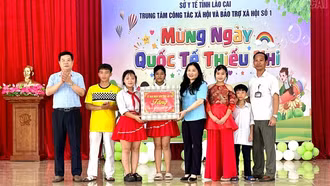 Phó Chủ tịch UBND tỉnh Vũ Thị Hiền Hạnh dự Chương trình vui Tết Thiếu nhi tại Trung tâm Công tác xã hội và Bảo trợ xã hội số 1
