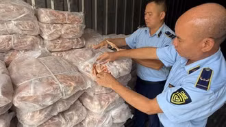 Lào Cai: Xử lý nhiều vụ việc vi phạm an toàn thực phẩm, sở hữu trí tuệ