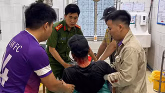 Công an xã Văn Bàn kịp thời hỗ trợ công dân có biểu hiện rối loạn tâm thần đi cấp cứu