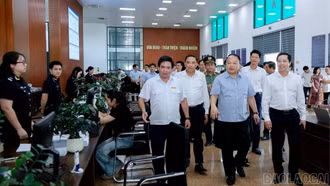 Đoàn công tác Ban Thường vụ Tỉnh ủy Tuyên Quang tham quan các mô hình phát triển tiêu biểu tại Lào Cai