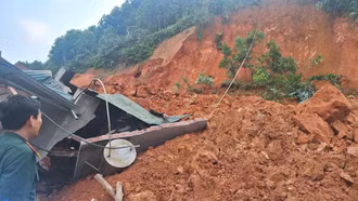 Mỏ Vàng: 1 hộ dân bị sập nhà do sạt lở đất đá