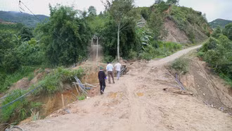 Nhiều tuyến đường ở Khao Mang thiếu rãnh thoát nước