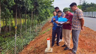 Bàn giao mốc giải phóng mặt bằng các nhà ga tuyến đường sắt Lào Cai - Hà Nội - Hải Phòng