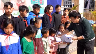 Nhiều phần quà dành tặng học sinh tiểu học và THCS xã Chế Tạo