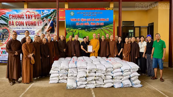 Giáo hội Phật giáo tỉnh Lào Cai trao hỗ trợ người dân vùng lũ Lào Cai và Lai Châu