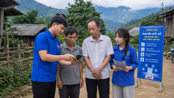 Những "thầy giáo công nghệ" đưa chuyển đổi số đến từng bản làng vùng cao