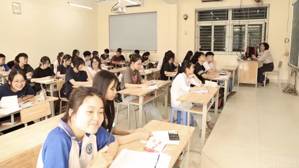 Cùng thí sinh "vượt vũ môn"