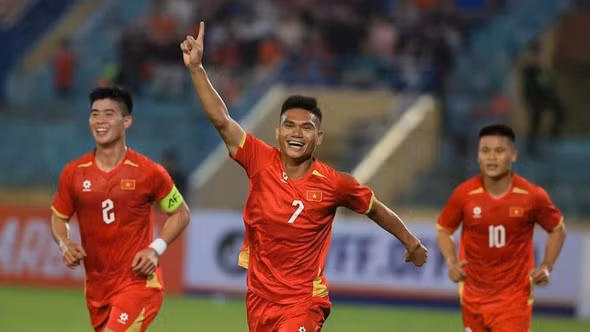 Tuyển Việt Nam áp sát Top 100 FIFA