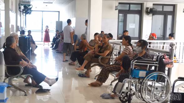 Người bệnh hiểm nghèo, cấp cứu không cần giấy chuyển viện