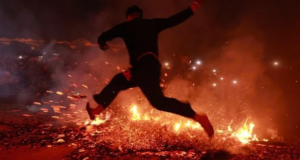 Bước nhảy thiêng của người Dao đỏ đón tổ tiên về ăn Tết