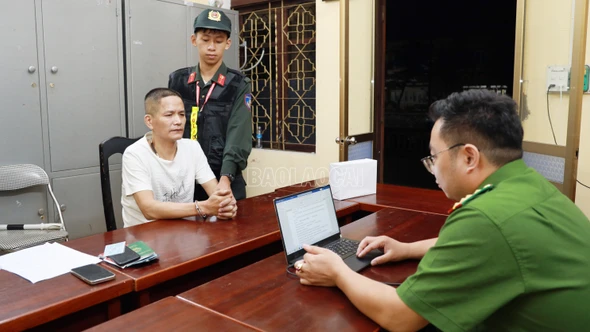 Khởi tố, bắt tạm giam đối tượng mua bán trái phép gần 2 bánh heroin 