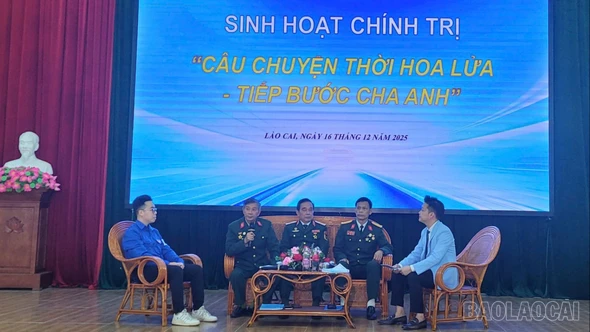 Chương trình sinh hoạt chính trị với chủ đề “Câu chuyện thời hoa lửa - Tiếp bước cha anh” 