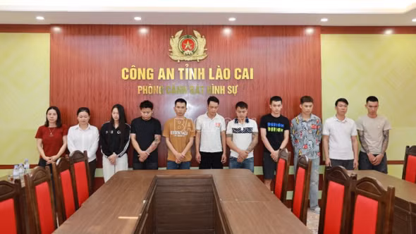 Lào Cai: Khởi tố 11 đối tượng có hành vi lừa đảo chiếm đoạt tài sản qua hình thức livestream “đổ thạch”