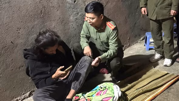 Công an xã Y Tý kịp thời hỗ trợ du khách nước ngoài bị tai nạn trong đêm