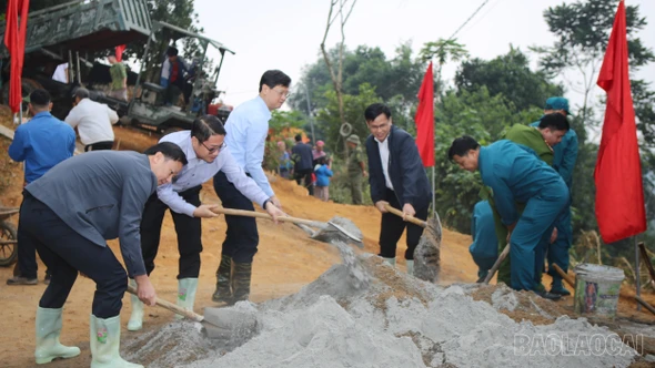 Xã Phong Hải: Phát động phong trào toàn dân làm đường giao thông nông thôn