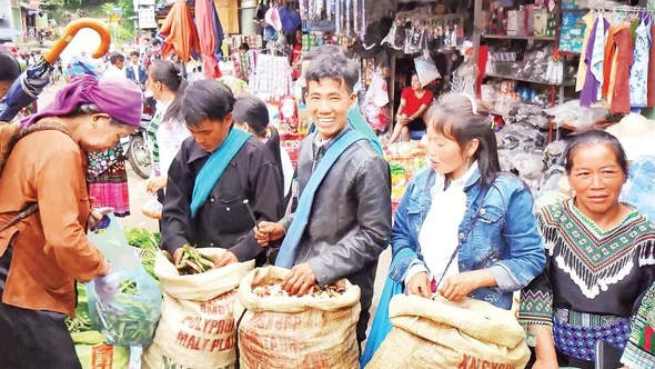 Rộn ràng Mường Hum