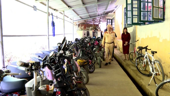 Tăng cường kiểm tra phương tiện và nơi gửi xe của học sinh