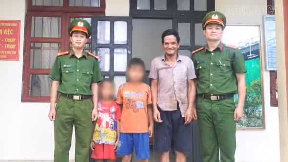 Lào Cai: Công an xã A Mú Sung kịp thời hỗ trợ 02 cháu nhỏ đi lạc trở về gia đình an toàn