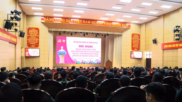 Bộ CHQS tỉnh Lào Cai sinh hoạt chính trị tư tưởng, nâng cao ý thức chấp hành pháp luật, kỷ luật cho cán bộ, chiến sĩ