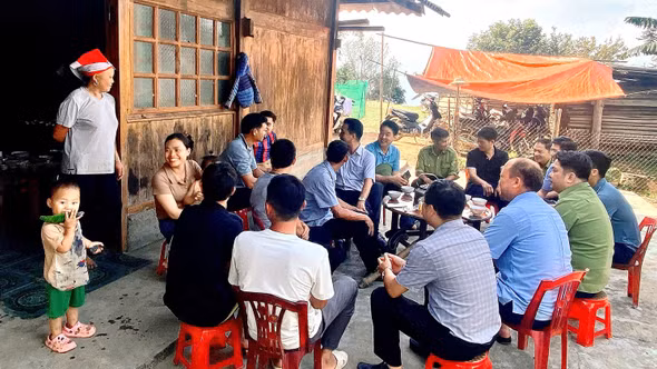 Đối thoại tại nhà dân - cách làm mới của chính quyền xã Bản Hồ