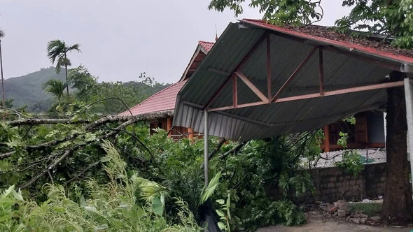 Tỉnh Lào Cai mưa, dông lốc làm 47 nhà bị tốc mái, sập đổ, ước thiệt hại 500 triệu đồng 