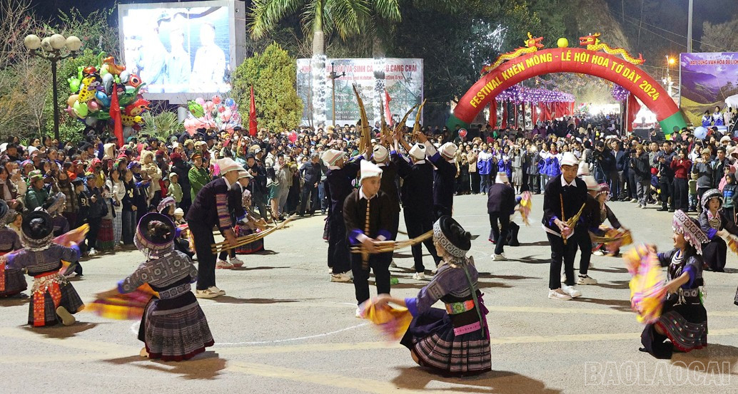 Hoạt động văn hóa, văn nghệ tại cơ sở luôn được duy trì nâng cao đời sống tinh thần và thúc đẩy du lịch địa phương. baolaocai-br_anh-mua.jpg