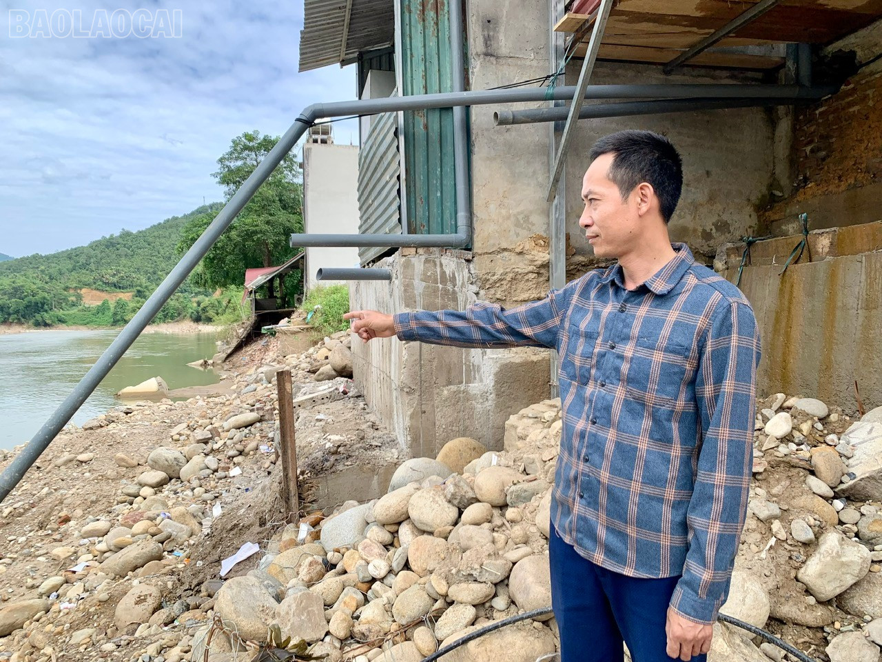 Anh Bùi Văn Hùng kể về trận lũ lịch sử. baolaocai-tl_anh-hung.jpg