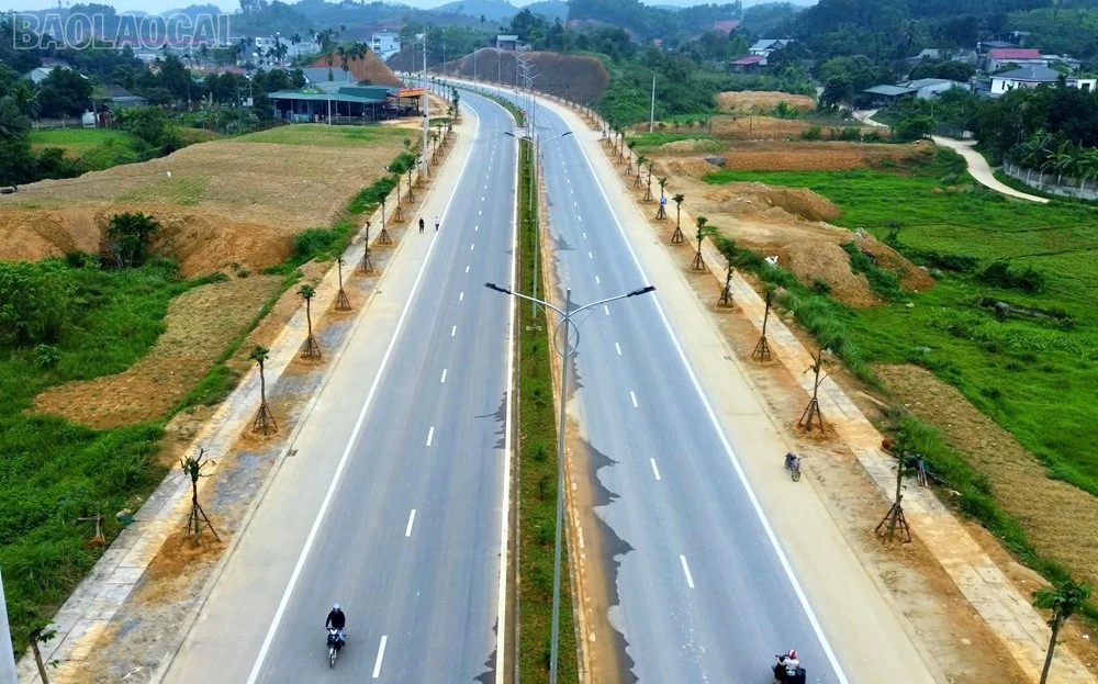 baolaocai-tl_cong-trinh-duong-noi-ql-37-32-voi-duong-cao-toc-noi-bai-lao-cai.jpg