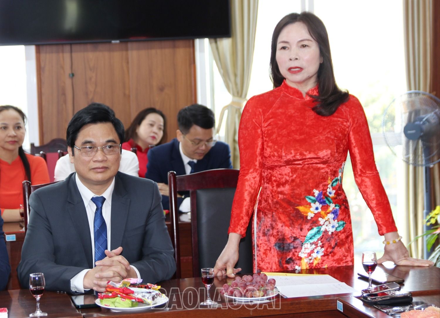 Nhà giáo Dương Bích Nguyệt, Giám đốc Sở Giáo dục và Đào tạo tiếp thu chỉ đạo của Chủ tịch UBND tỉnh. 4.jpg