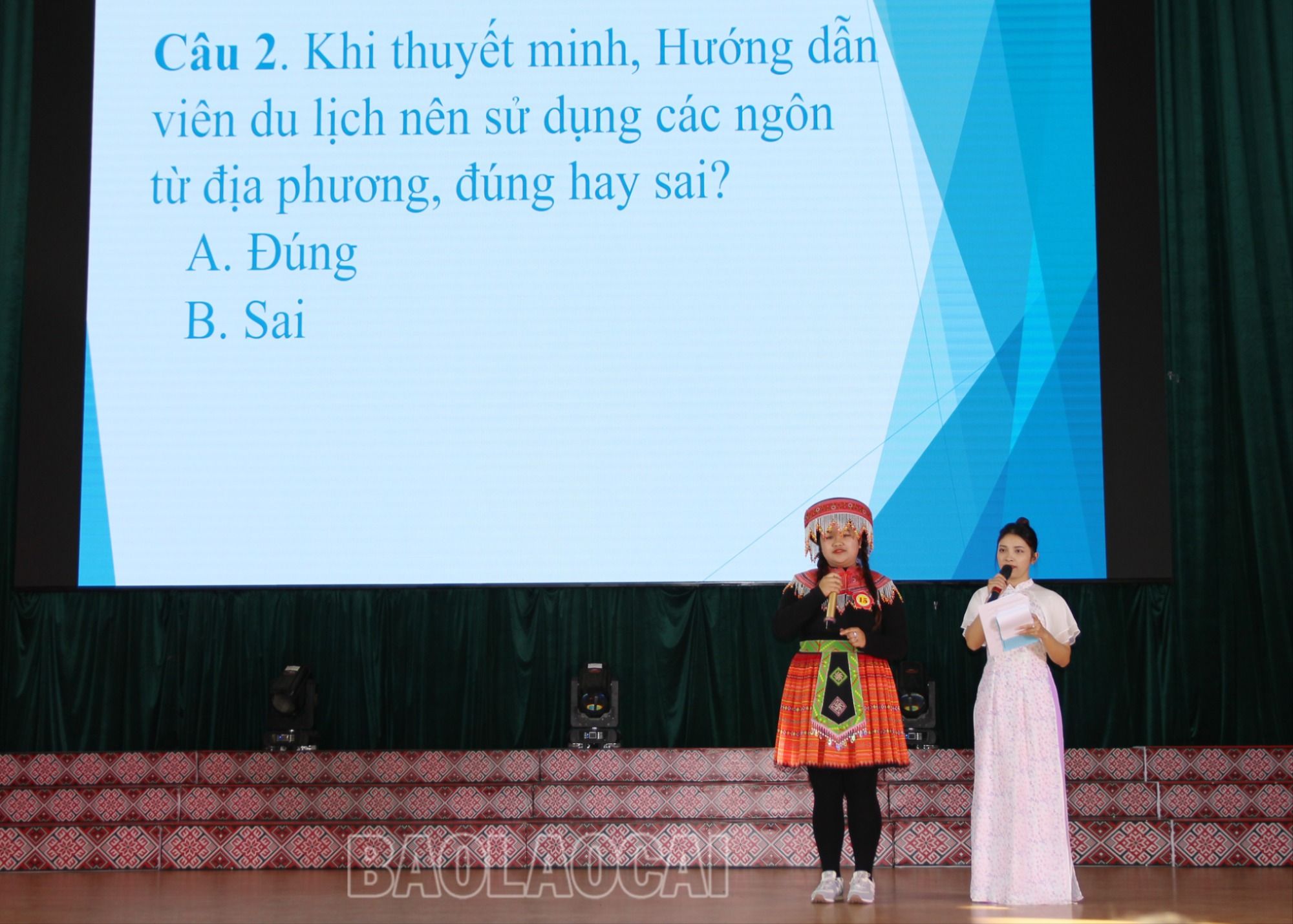 Thi sinh thi phần thi kiến thức. 4-208-6093.jpg