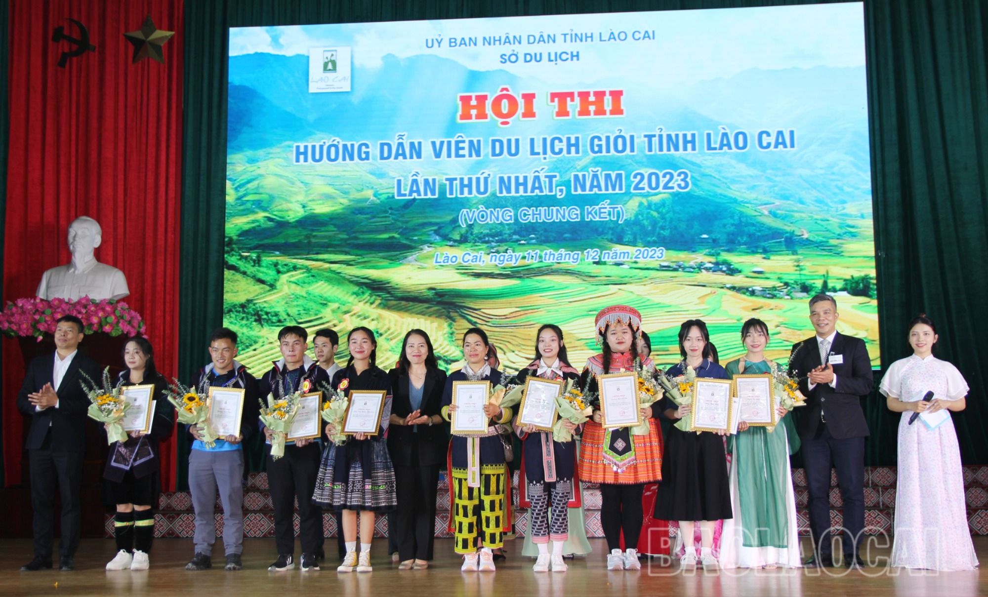 Trao giải Khuyến khích cho các thí sinh. 13-2022-8407.jpg