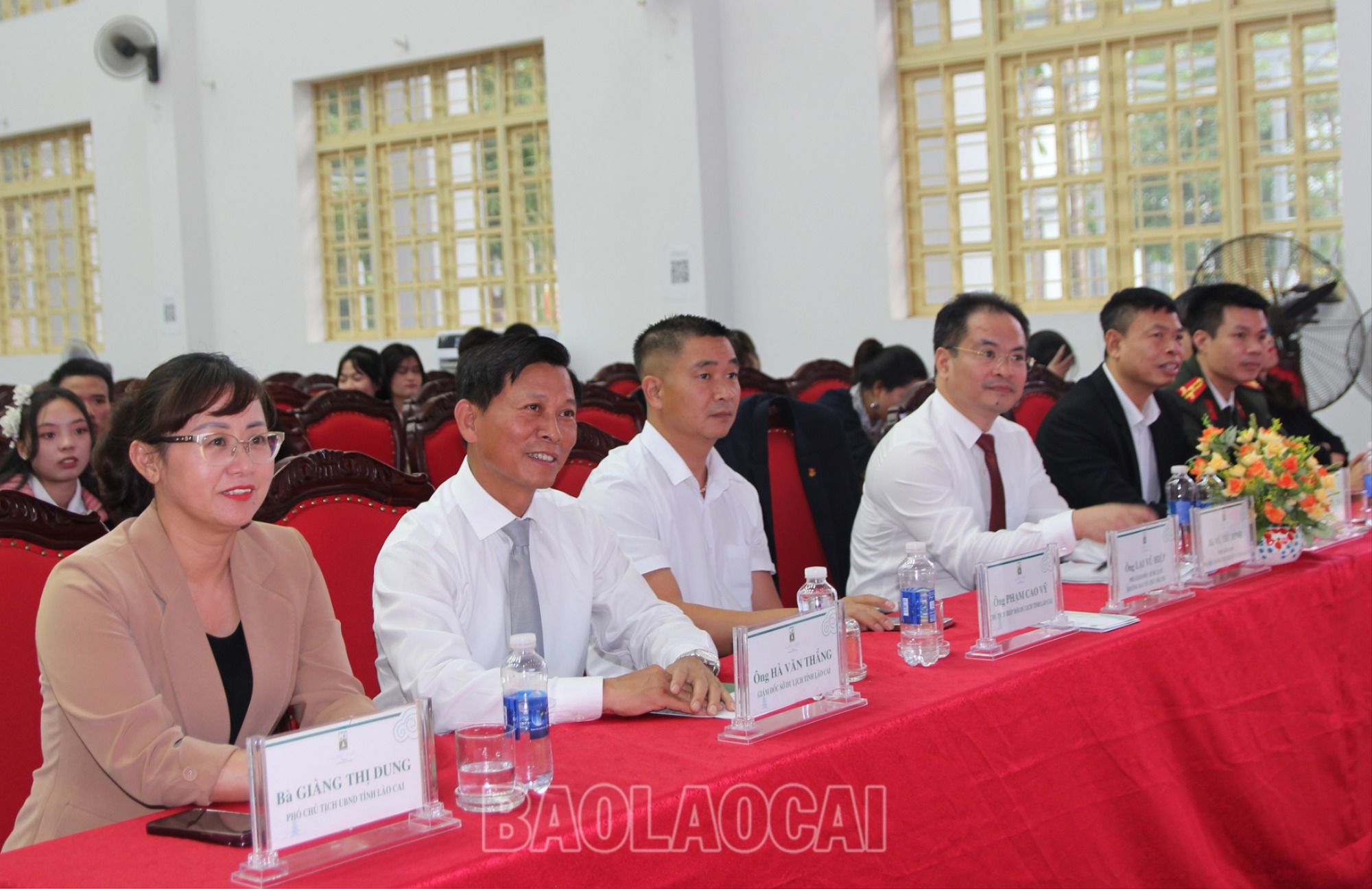 Các đại biểu tham dự hội thi. 1-230-8218.jpg