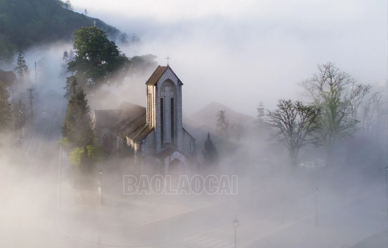 Nhà thờ đá Sa Pa – biểu tượng của “thành phố trong sương” (1).jpg