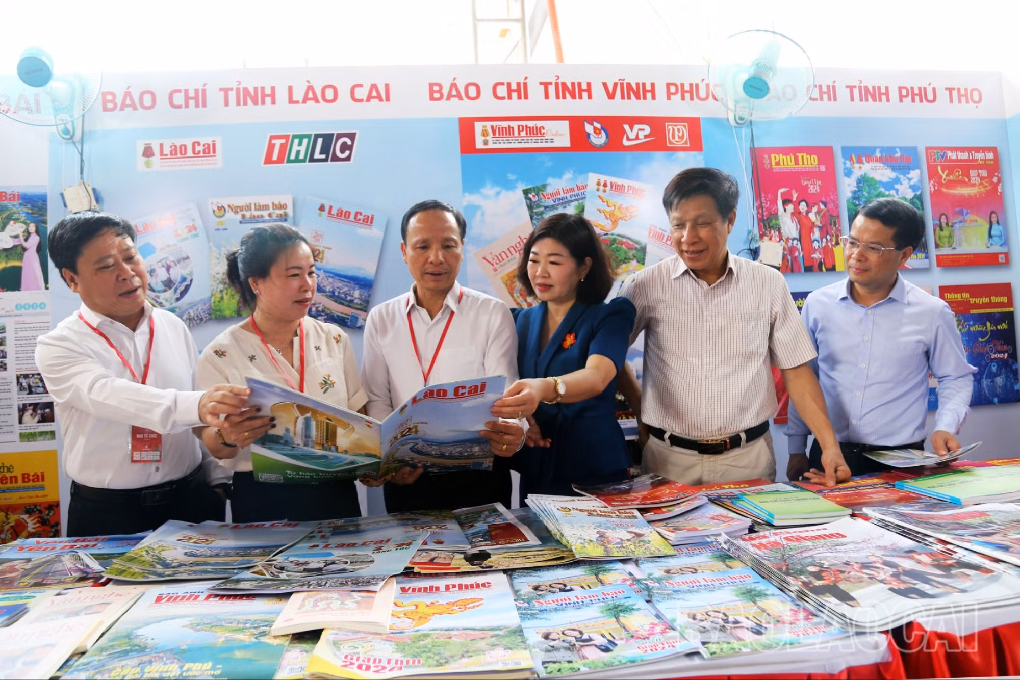 Lãnh đạo Báo đảng các tỉnh trao đổi kinh nghiệm tại Hội Báo xuân 2024.jpg