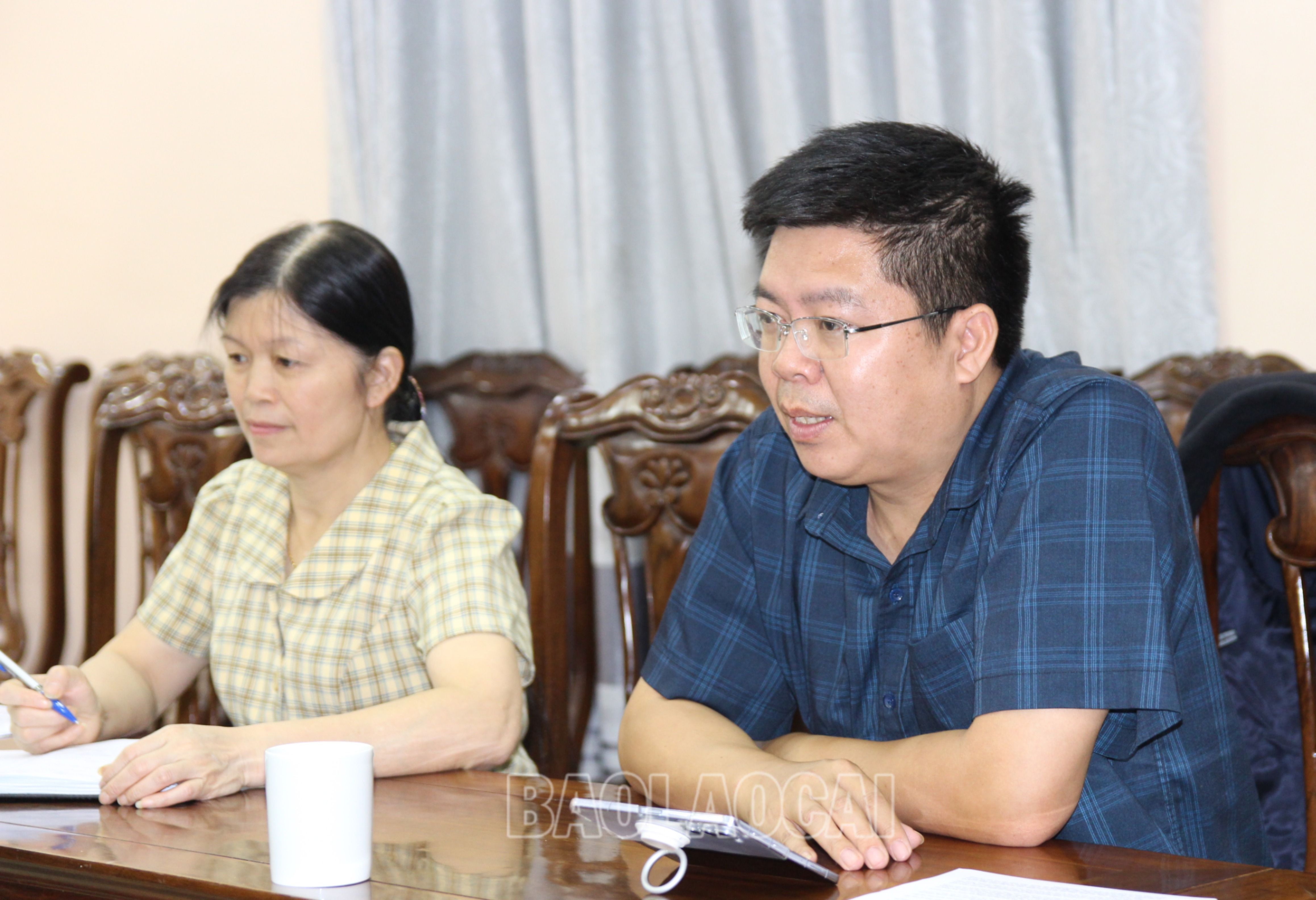 Đồng chí Lò Văn Hương, Tỉnh ủy viên, Bí thư Huyện ủy, Chủ tịch HĐND huyện Than Uyên thông tin tại buổi làm việc. a2.jpg
