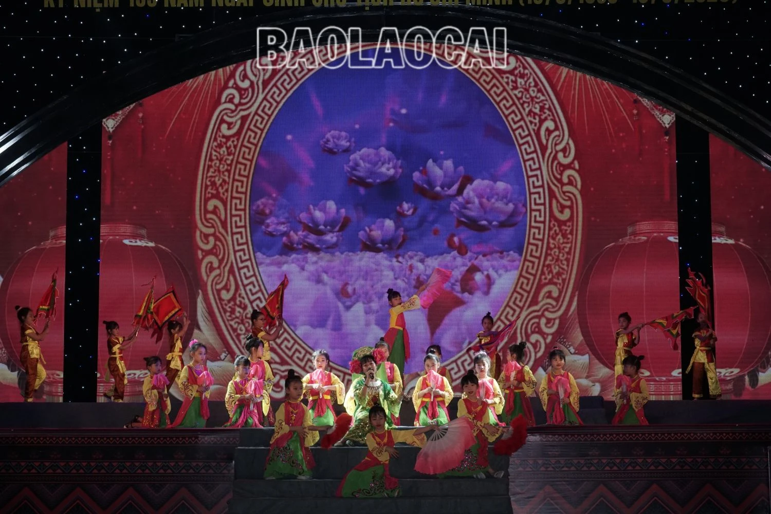 Chầu văn “Cô đôi thượng ngàn” đến từ các em học sinh Tiểu học Lê Ngọc Hân.jpg