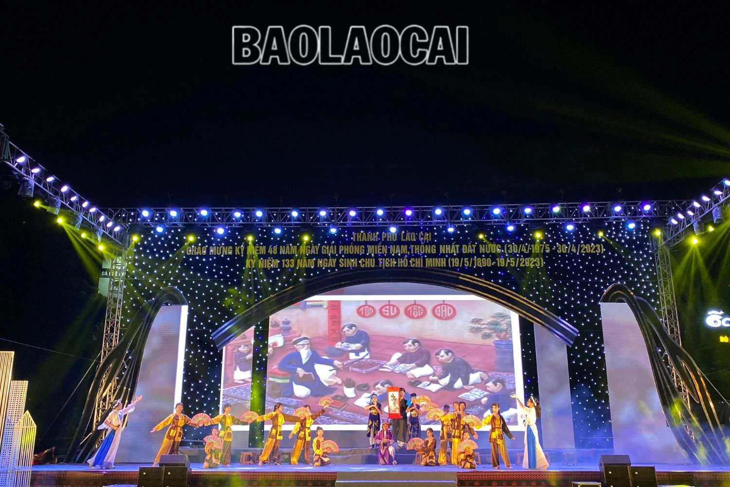 Tiết mục “Nghĩa sư đồ”, do học sinh trường THCS Lê Quý Đôn biểu diễn.jpg