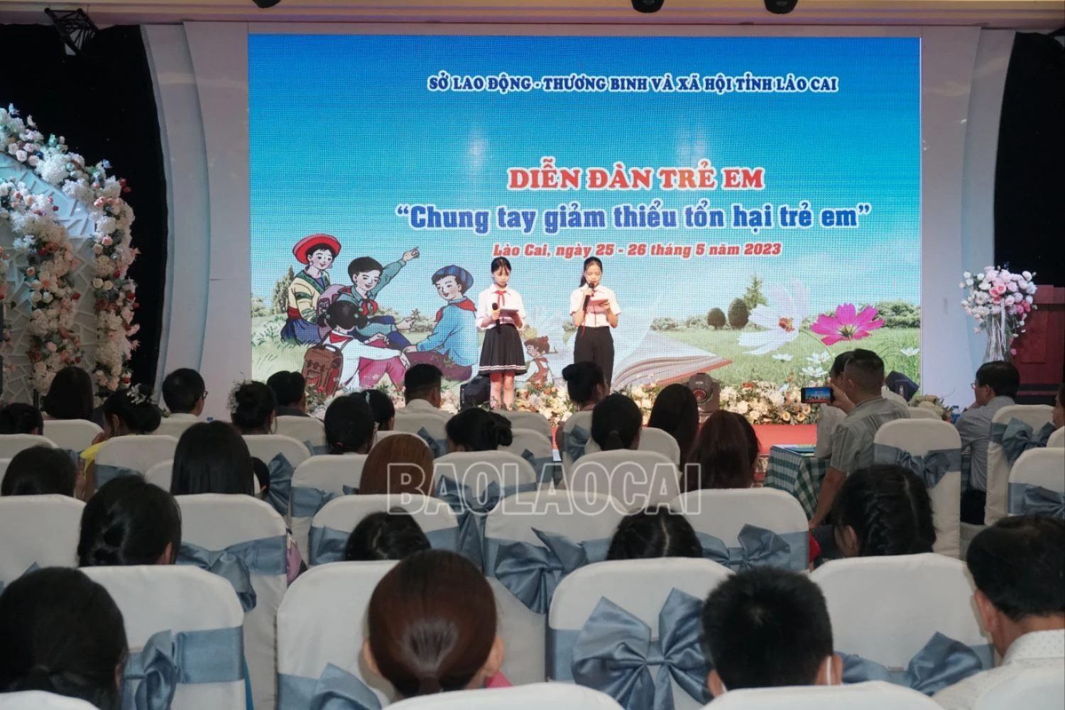 Quang cảnh diễn đàn..jpg