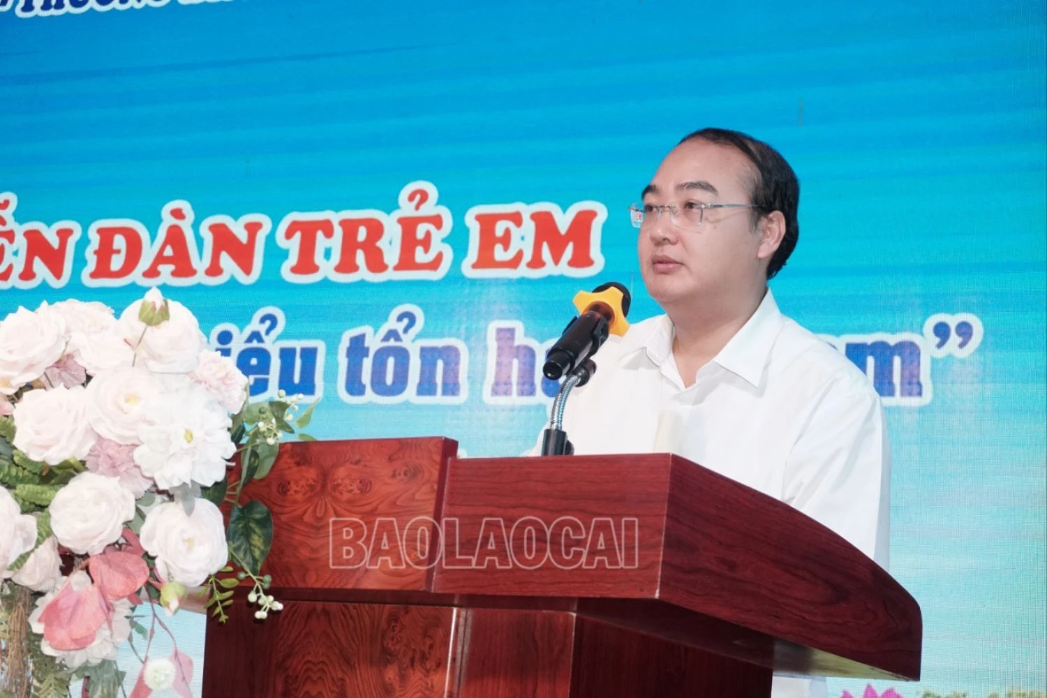 Ông Đinh Văn Thơ, Phó Giám đốc Sở Lao động, Thương binh và Xã hội phát biểu khai mạc Diễn đàn trẻ em tỉnh Lào Cai năm 2023..jpg