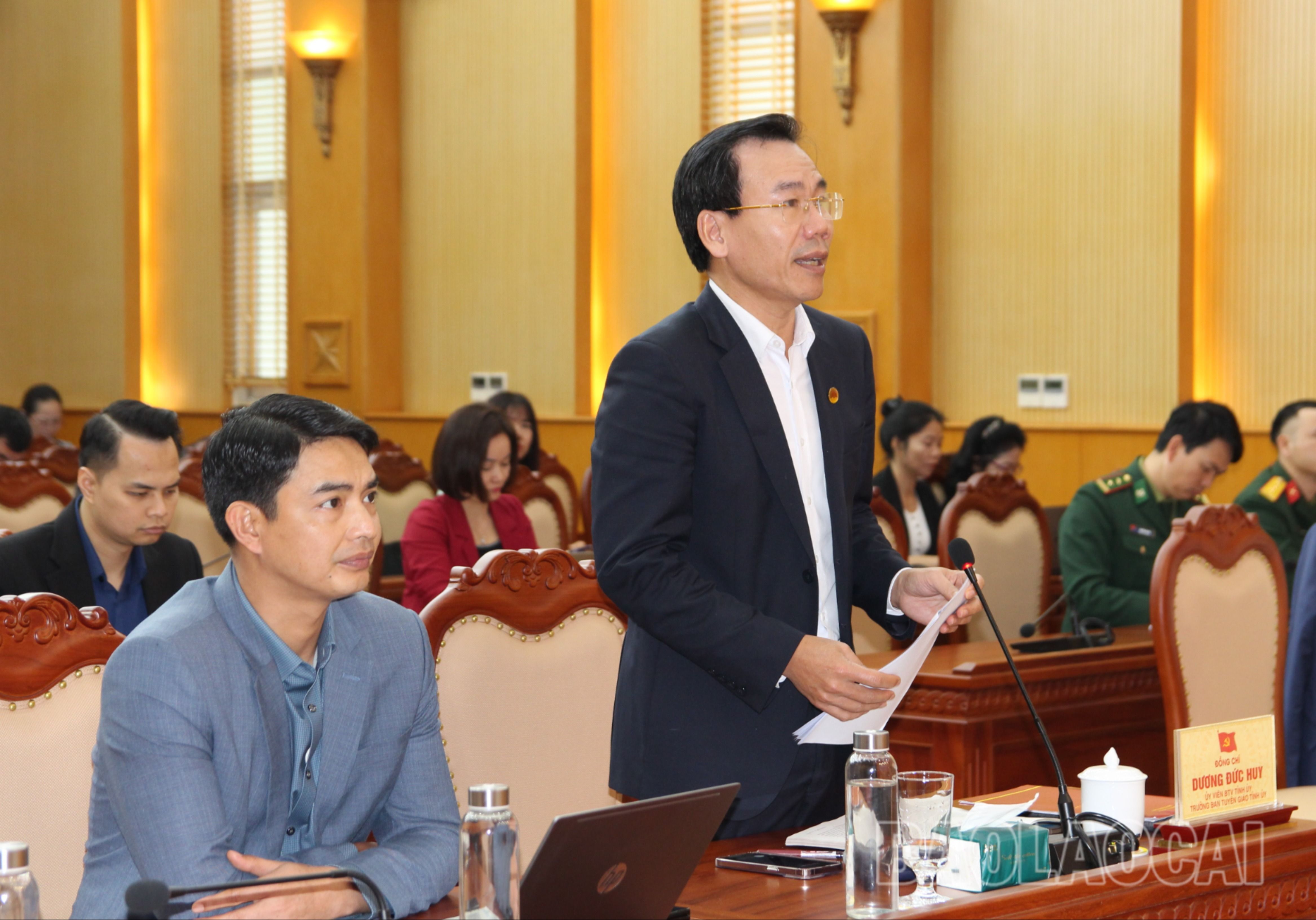 Đồng chí Dương Đức Huy, Ủy viên Ban Thường vụ, Trưởng Ban Tuyên giáo Tỉnh ủy phát biểu tại hội nghị. 4-1660-2554.jpg