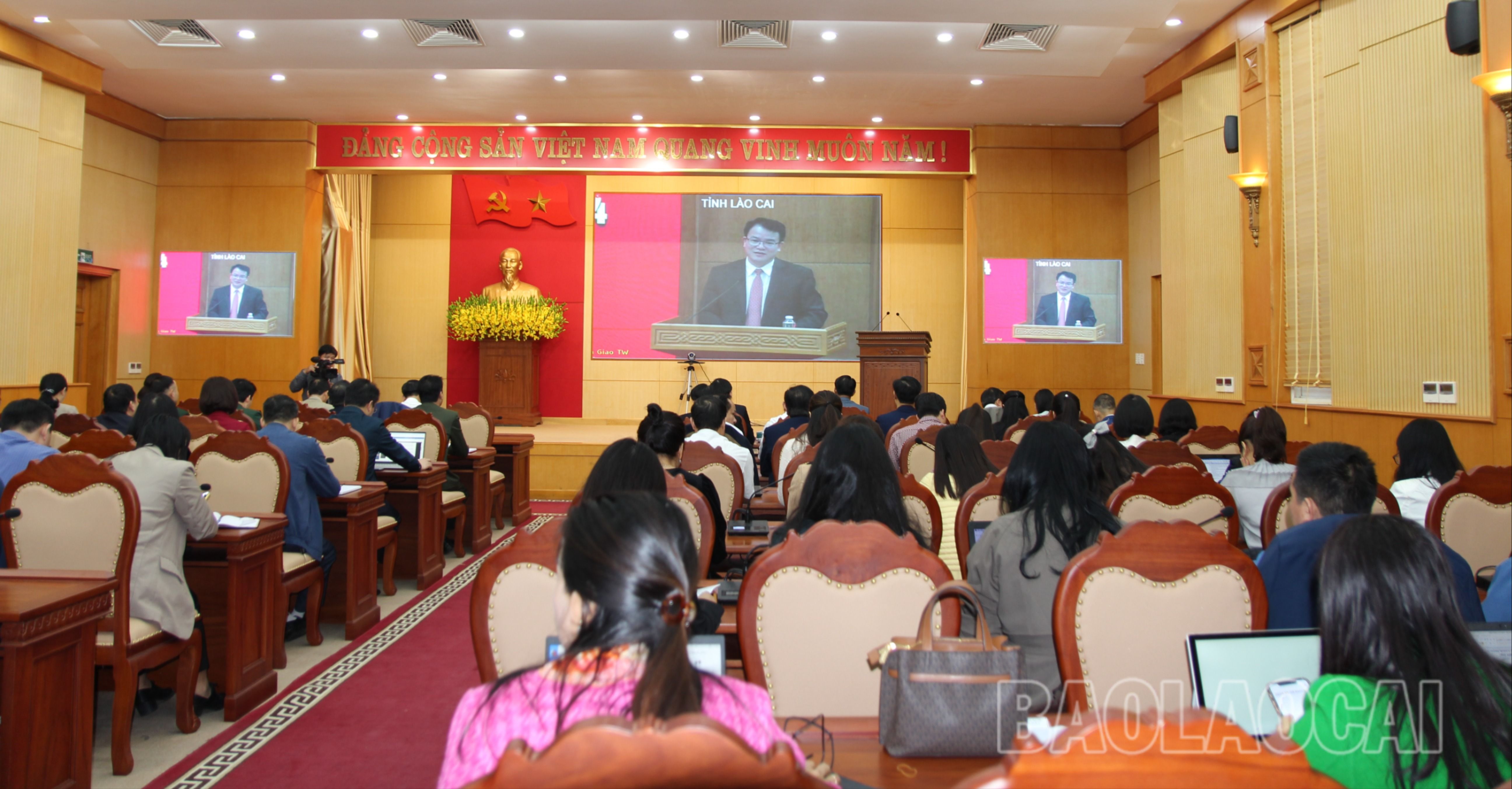 Quang cảnh hội nghị tại điểm cầu Lào Cai. 2-5804-140.jpg