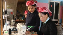 Phụ nữ Tày Võ Lao giữ nghề truyền thống 