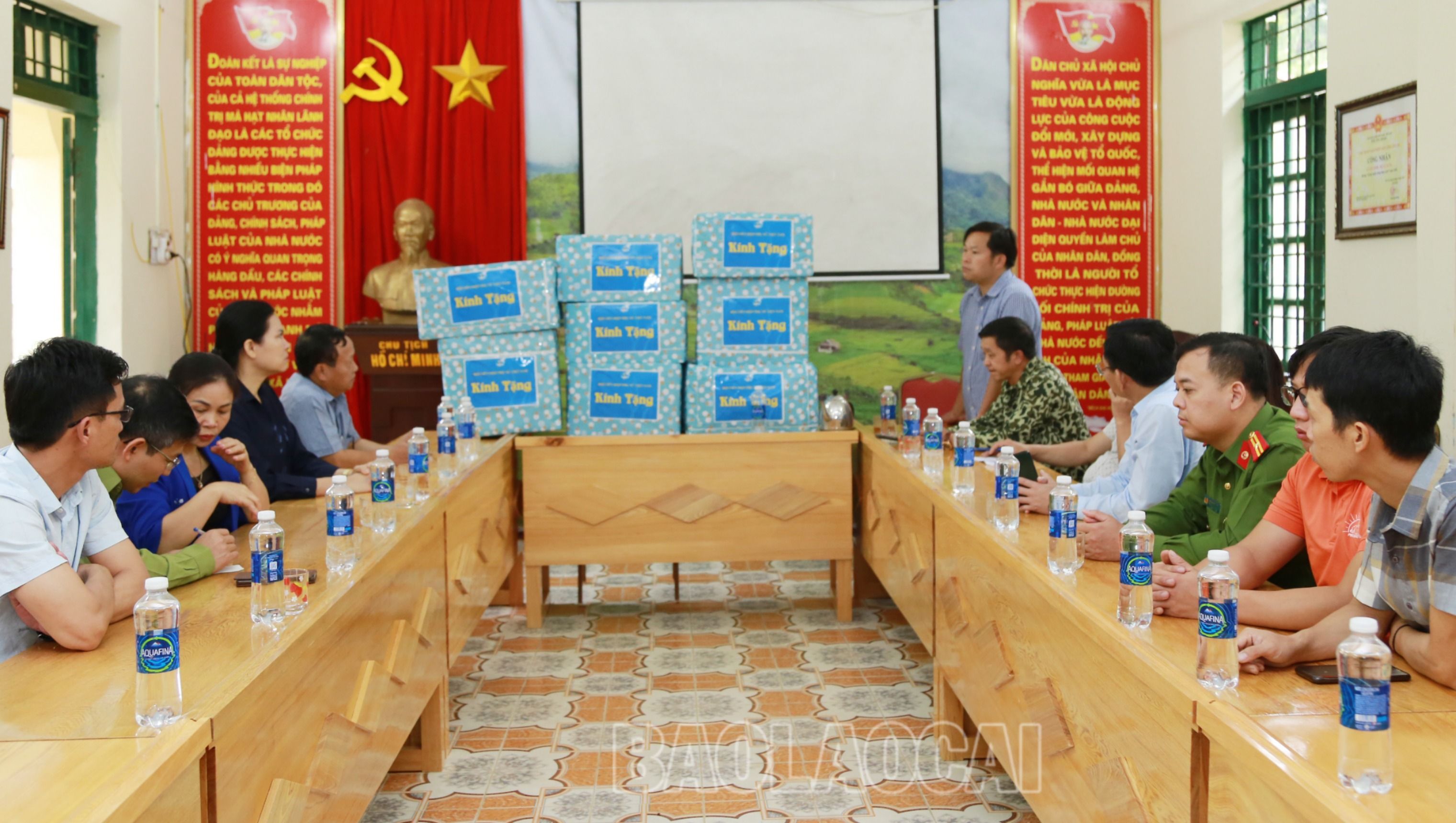 Quang cảnh buổi làm việc. 1.JPG