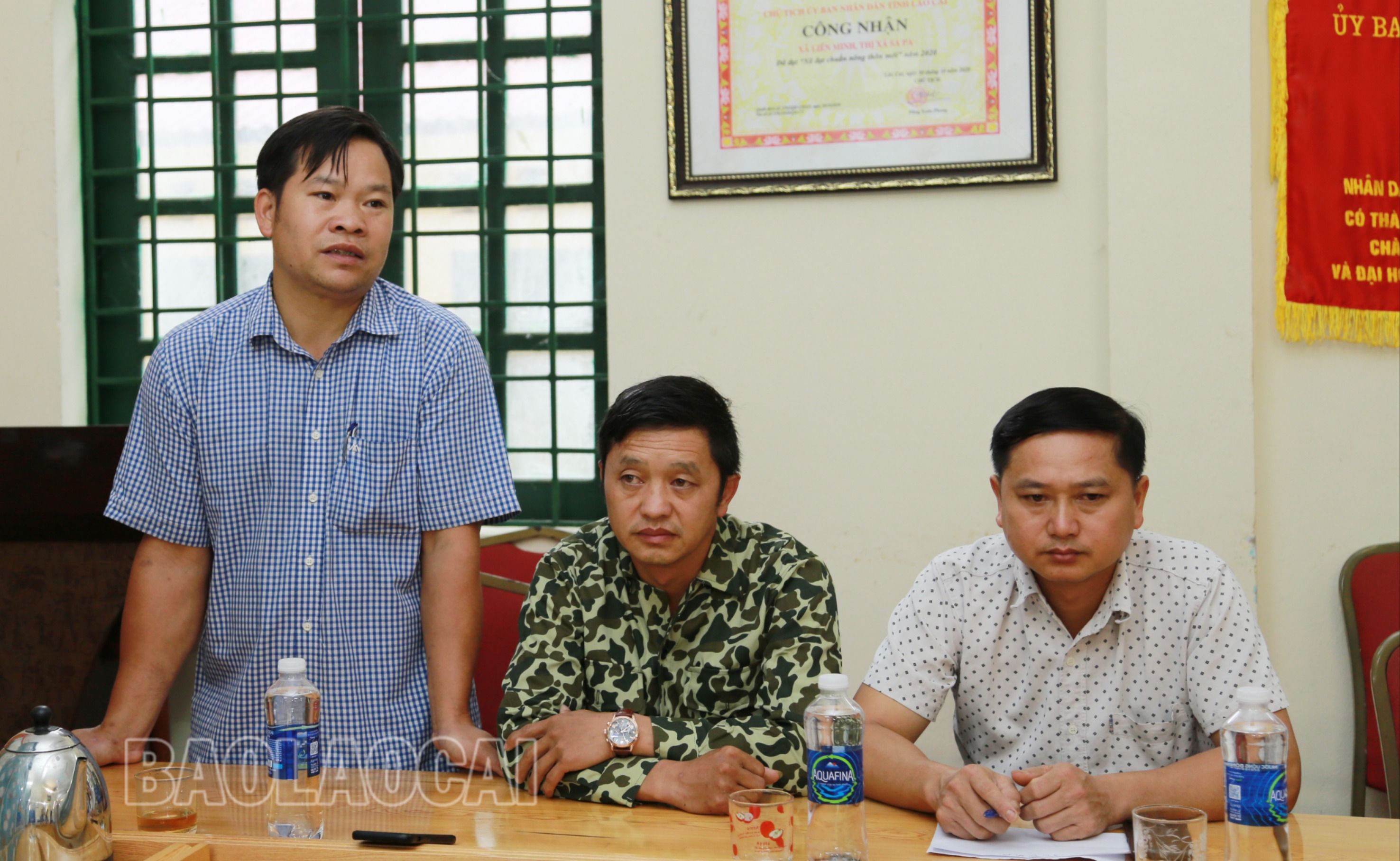 Lãnh đạo UBND xã Liên Minh báo cáo nhanh về tình hình thiệt hại trên địa bàn. 2.JPG